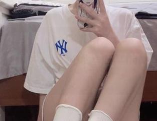 Bangni邦尼私拍：下平玲花在杀戮都市里，白皙的皮肤与小怪兽互怼的神奇图集！