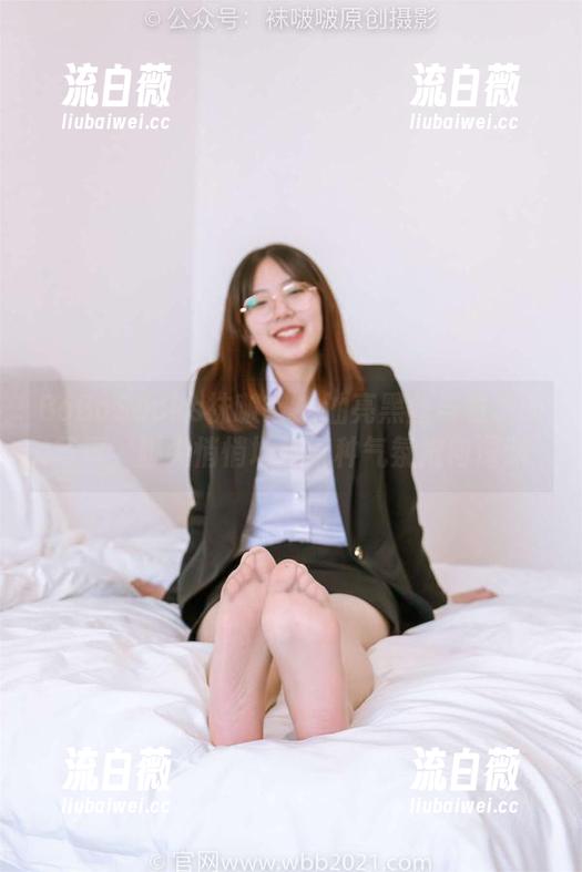 BoBoSocks袜啵啵 - 油亮黑丝与稚予的写真，脚尖悄悄地把某种气氛推向深渊