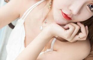 冷艳而撩人的写真，果团网该叫我如何不爱？