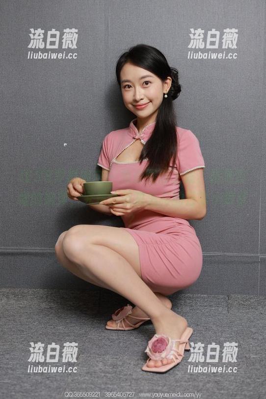 IESS异思趣向 - 免费图册上线，褐色皮裙的婉萍，究竟会带来怎样的日常小惊喜？