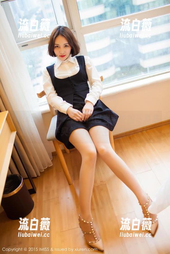 IMiss爱蜜社 - 看小热巴穿毛衣的写真集更新，似乎突然明白了生活的真谛！