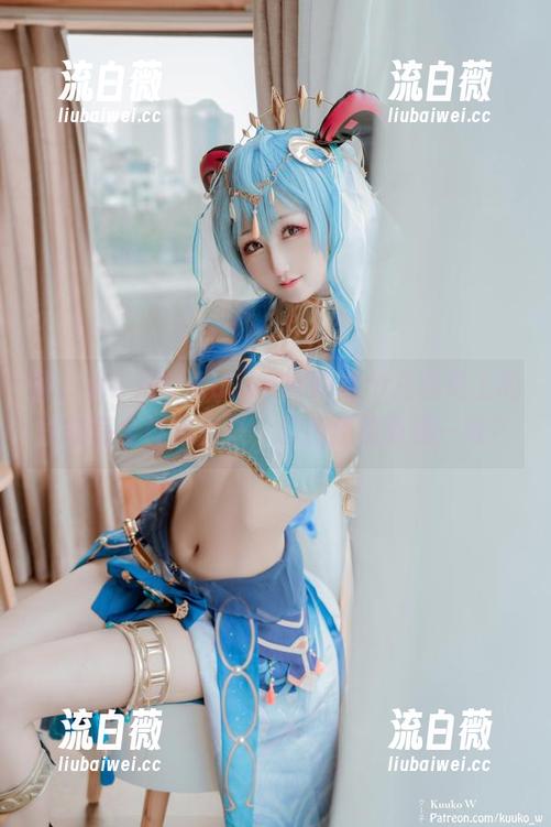 啊，水手服！KuukoW把这个扛在肩上的气场完全释放出来，但我还是再看一眼？