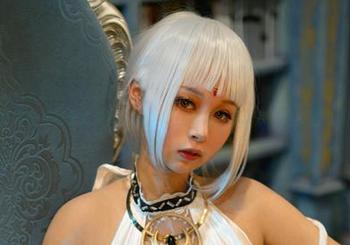 PAKI草莓酱在花园里变身兔女郎，真让人想多看几遍，这美图你可得下载！