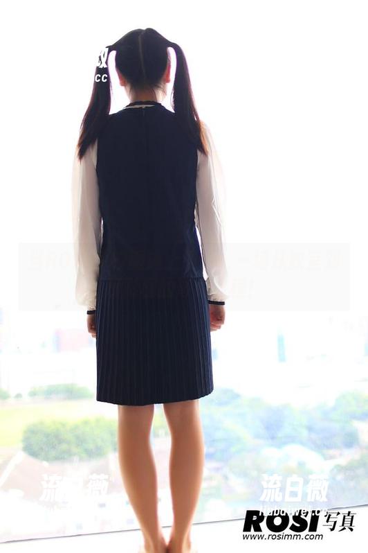 当ROSI的校服遇上镜头：一场从教室到摄影棚的奇幻旅程！