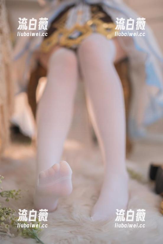 Seele麦麦海边开心演绎，Cos写生瞬息间都能变成迷人风景！