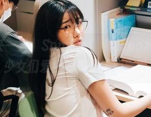 免费来一发：Sonson(손손)Loozy照片，少女们爱上的是谁的心事呢？