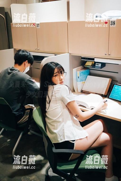 免费来一发：Sonson(손손)Loozy照片，少女们爱上的是谁的心事呢？