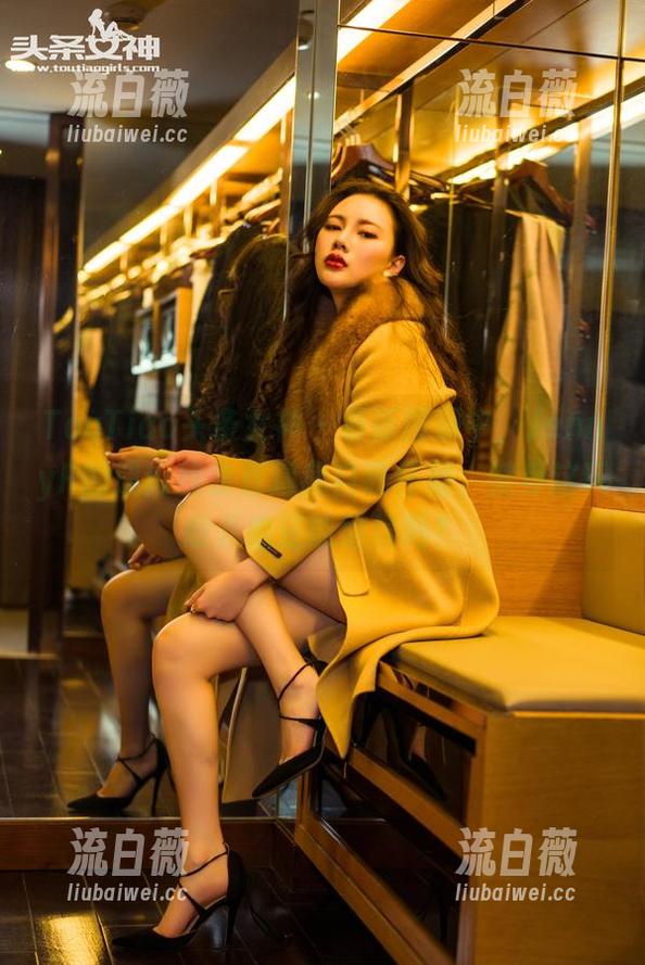 TouTiao头条女神 - 最新图册中，JennyR的肌肉线条直逼我自我怀疑，健身这玩意儿咱还能继续吗？