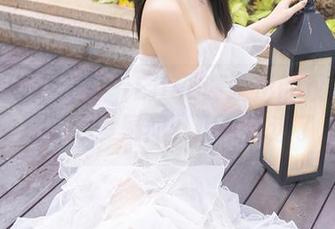 Xiuren秀人网 – Elise谭晓彤的双人美图：我有太多疑问，但太沉迷了。