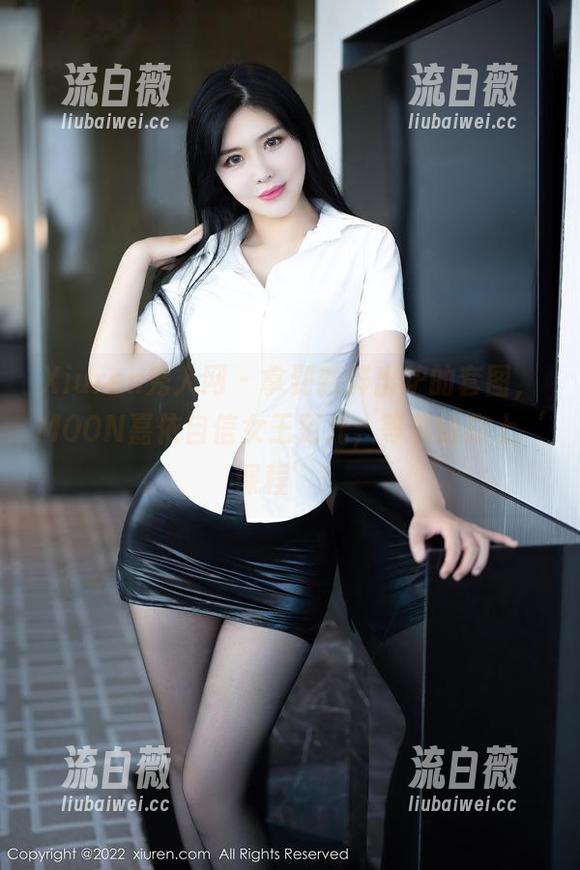 Xiuren秀人网 - 拿到新鲜出炉的套图，MOON嘉依自信女王范儿，等着给你上‘课程’！