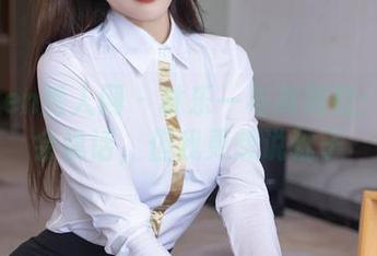 Xiuren秀人网 – 林乐一与高跟鞋：美图会说话，但我更想说靴子