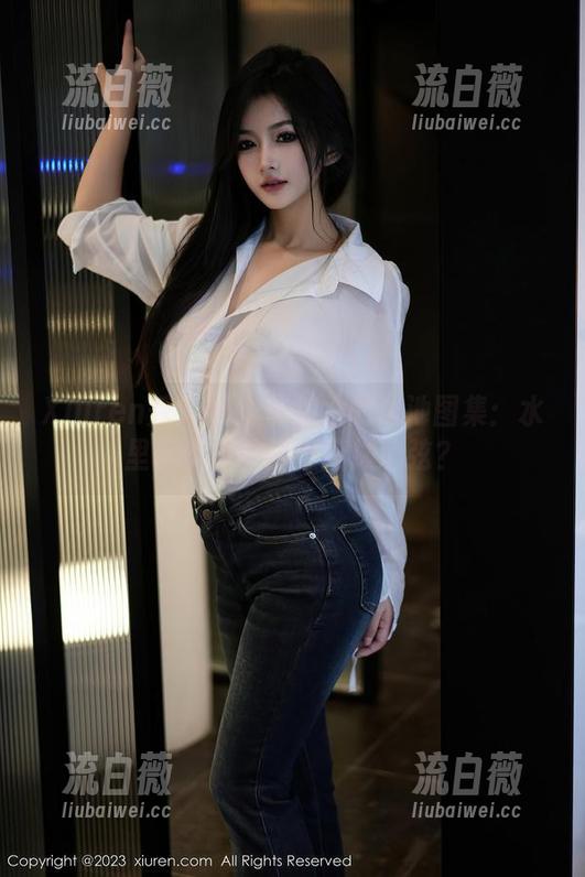 Xiuren秀人网 - 林煊煊的泳池图集：水里玩耍，水面上撩拨心弦？