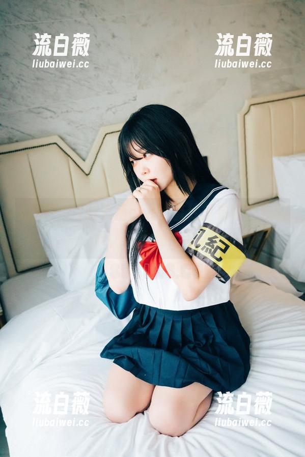Zia(지아)的天使cos，图片里有种困惑的美，完全看不懂。