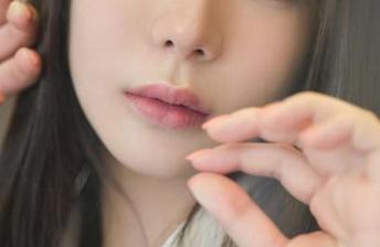 拼了老命的wuyo(우요)网袜套图，看看这货藏了些什么？