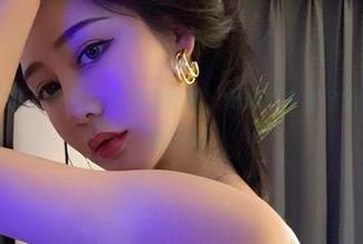 微密圈 – 下载不爱笑的赛琳的身材，做你心中那个万众瞩目的璀璨明珠！