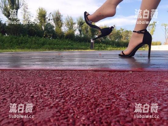微密圈 - 好友们注意了：高跟鞋壁纸合集让丝月神在你手机上走不进来！