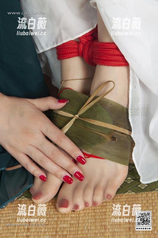 丽柜 - 心心的沉默制服：不该被低估的图片合集