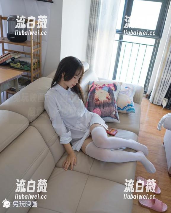 兔玩映画：T恤与死库水裸腿，穿出这种随意，你也可以是潮流引领者！