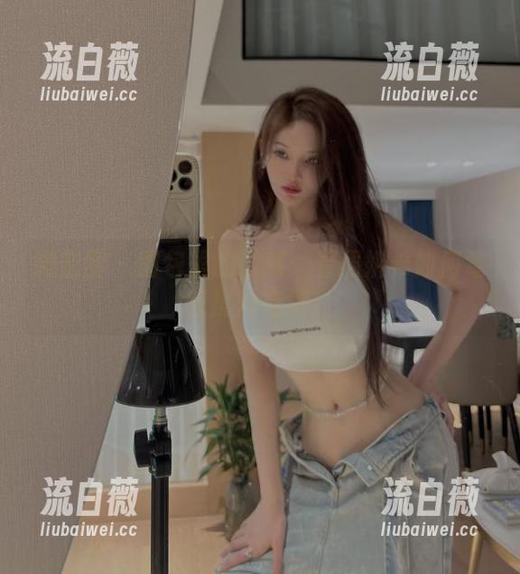 微密圈 - 图包里的诱惑：看周妍希如何驾驭黑丝高跟！