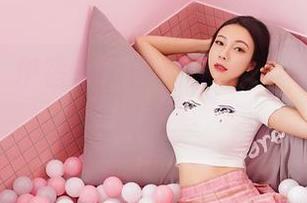嗲囡囡 – 伊蓓Eva的原图：棉袜搭配的新尝试，别问我怎么想的…