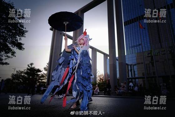 合集里有奶狮不咬人的海边照片，但受不了她的视角，太看戏了吧！