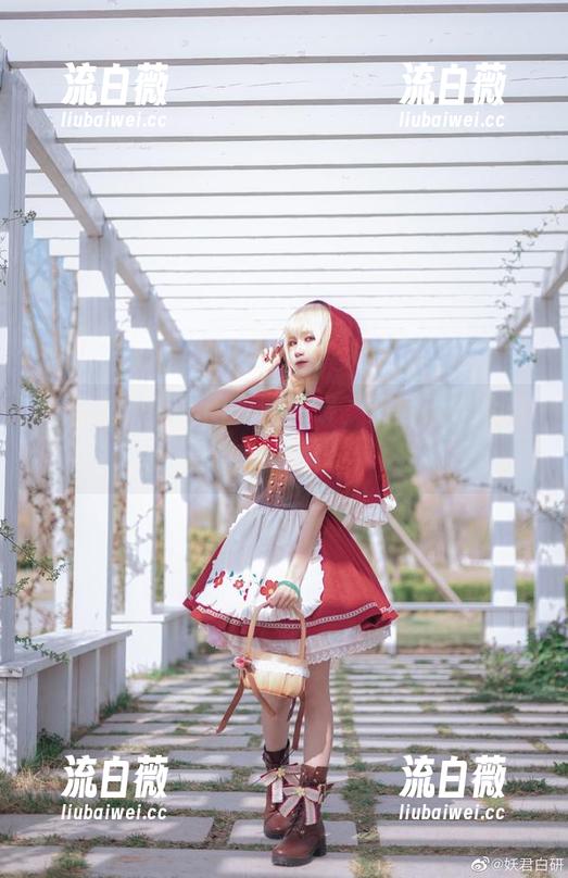 妖君白研的美图更新，喔，忍野忍也太可爱了吧！