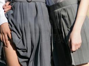 尤果网 – 图片中，陈怡曼的牛仔裤加个无圣光滤镜反而显得更真实，奇妙审美。