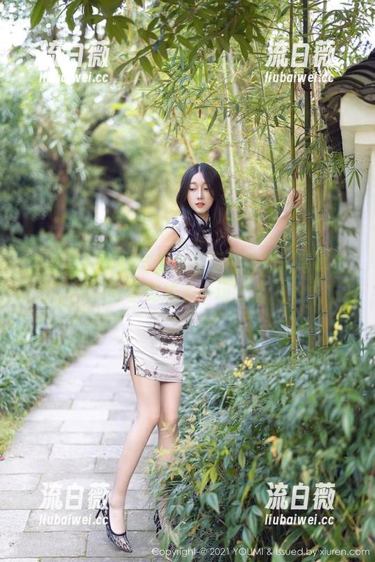 尤蜜荟 - 学妹与是小逗逗的奇遇：写真集分享变成了一场对话