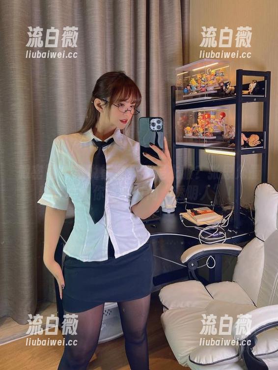 微密圈 - 谁说镂空只能是衣服？张思允最新写真教你变身时尚“透明人”！