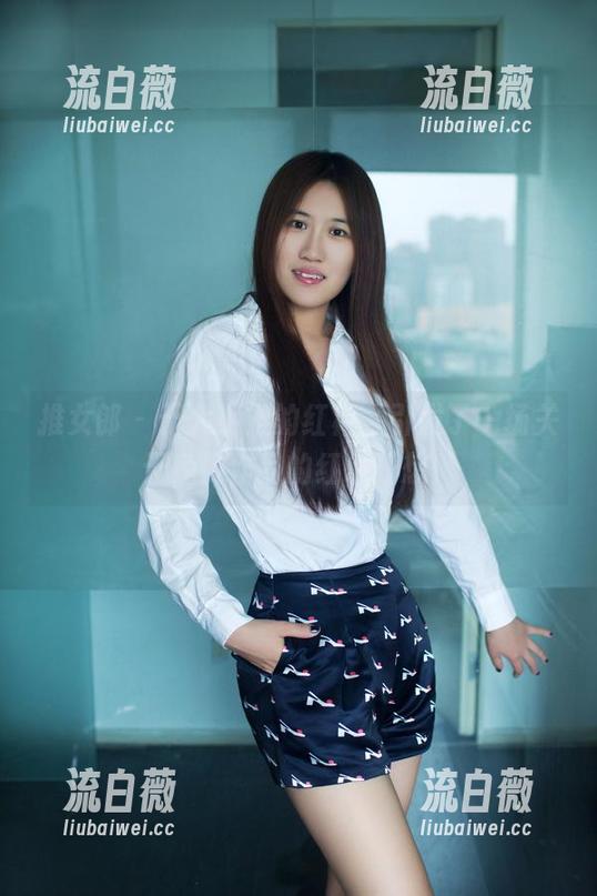 推女郎 - 于大小姐的红裙，引发了一场关于免费作品的红色狂想！