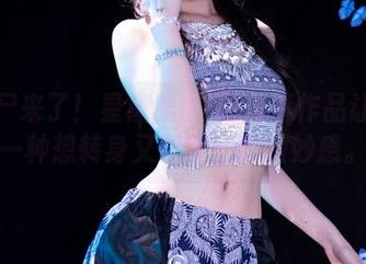 小僵尸来了！星黛鹿鹿i的高清作品让我有一种想转身又想停留的微妙感。