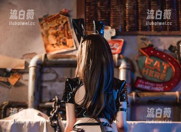 谁在认真上课？是你的阿薰呀的女教师cos，流线感十足！