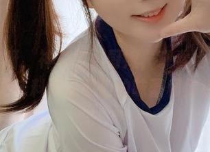 是依酱呀，神奇的小厨娘，观看她如何用调味料调动我们的味蕾和情绪