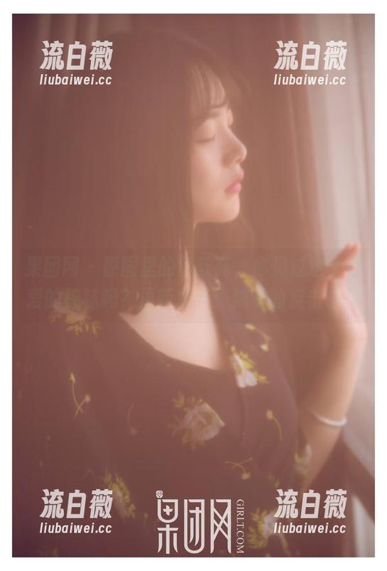 果团网 - 原图里的黄歆苑，你见过这么可爱的棉袜吗？更新章节：袜子的反击战！
