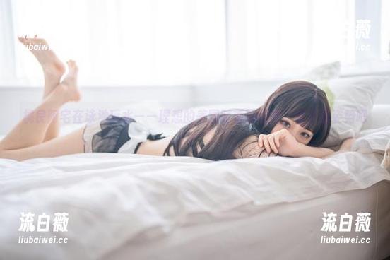 桃良阿宅在泳池玩水——理想的美图时刻精选中，快来涨姿势吧！