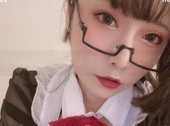 这原图真心不错！次屁啦的双马尾，壁纸收起来吧
