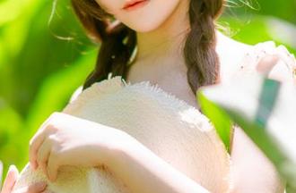 下载洛可ss的水手服写真集，研究一下在船上如何优雅地晃荡。