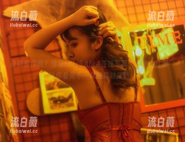谁需要传统？洛璃LoLiSAMA在线写真“暗黑小红帽”让你看见不一样的森林探险。