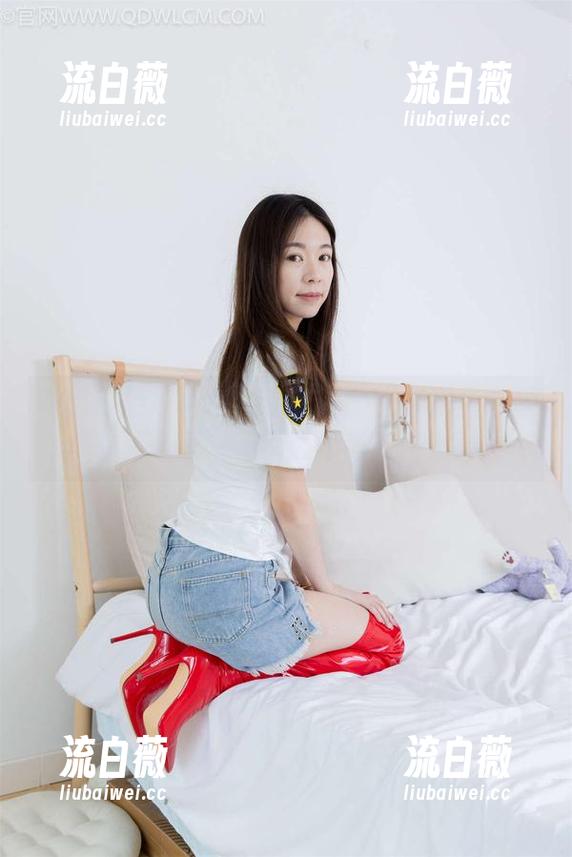 物恋传媒 - 你敢相信小昭的比基尼全套写真让我一不小心思考人生？