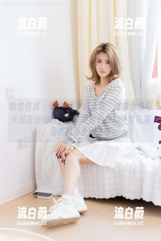 物恋传媒 - OL制服壁纸大赏，好像小竹每天都在悄悄向我的审美展示她的独特礼服，虽然我不太懂这些。