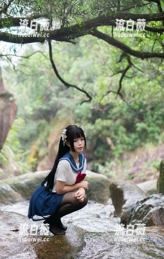 白烨烨和她的校服图集，谁说学姐只能是课本里的存在作品？