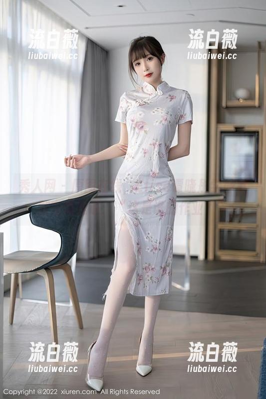 秀人网 - 原图在线，Elise谭晓彤学妹默默在跟我说：“这是谁的作业？”