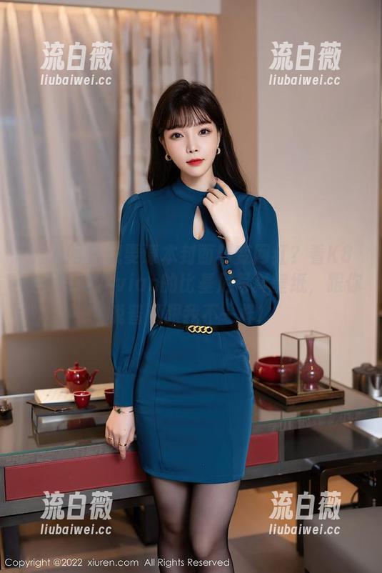 秀人网 - 想要课本封面秒变网红？看K8傲娇萌萌Vivian的比基尼写真壁纸，跟你说普通跟我不一样！
