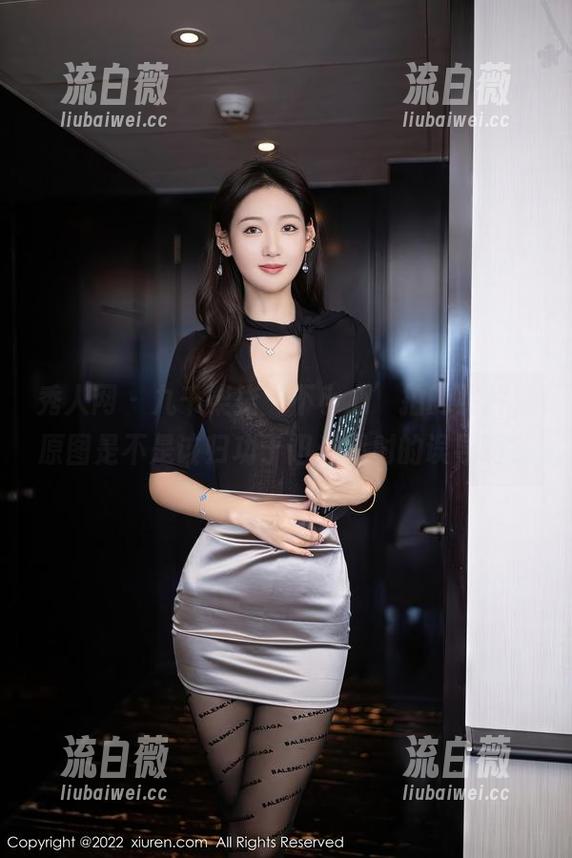 秀人网 - 九千柒柒‘不小心’拍的照片，原图是不是该归功于阳光照射的误导啊？