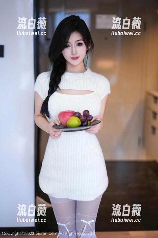 秀人网 - 小泡芙winna带我们遨游粉色时空，美图加持，照片里充满了柔软的气息。
