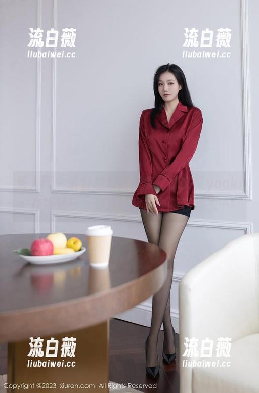 秀人网 - 说好的和服图集，林文文yooki在线展示，却总让我想要转移目光…
