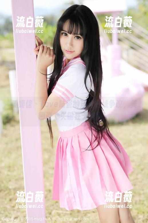 美媛馆 - Love陆瓷的短裙在线争议，美图说，关键在于秀腿！