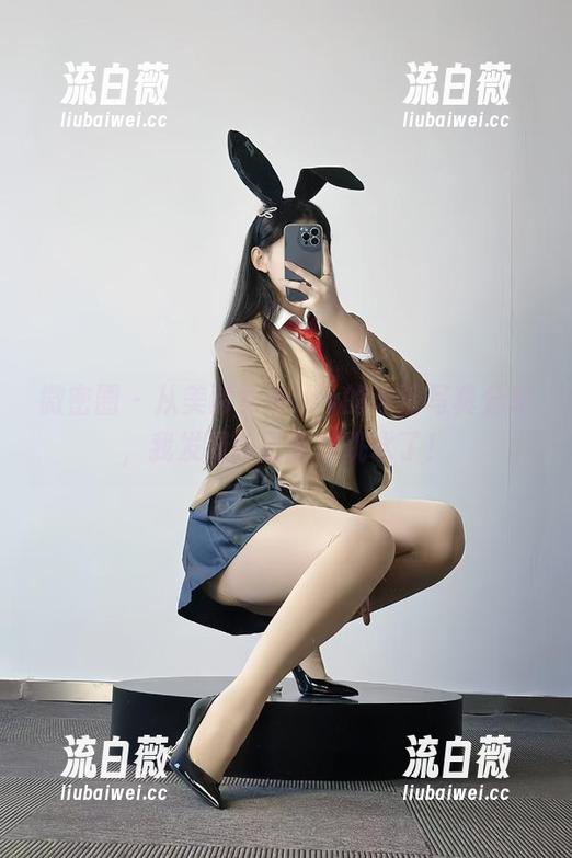 微密圈 - 从美邵女Baby的泳池写真分享，我发现自己也想跳水了！