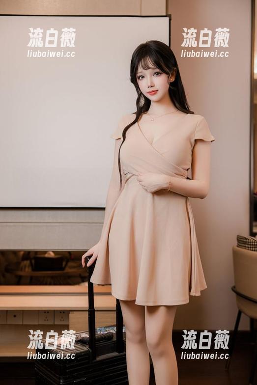 提到雪晴嘟嘟的校园私拍图包，完全是在勾起我对校服的暗恋…