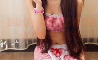 青豆客 – 别说话，默默欣赏黄歆苑chobits的瑜伽写真就好